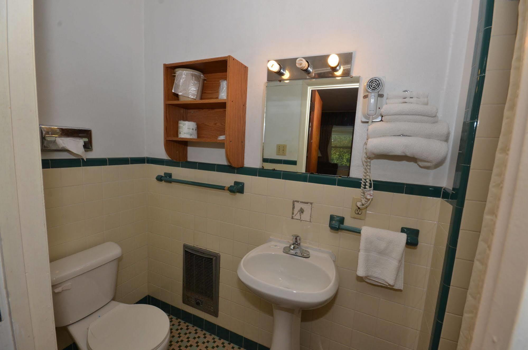 Budget Host Inn New Berlinville 외부 사진